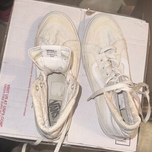 👟🔥 Title:
Vans Sk8-Hi All White 🤍👟 (Men’s 6.5 / Women’s 8)